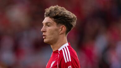 Lewis Koumas se junta ao Birmingham por empréstimo para 2025-26