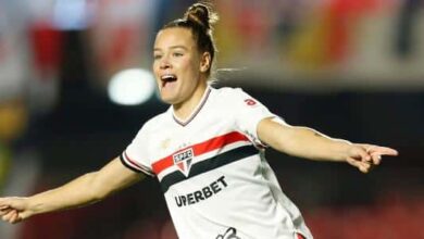 Giovanna Crivelari, atacante do São Paulo, celebra gol sobre a Ferroviária, no Brasileirão Feminino