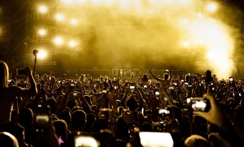 Contratação de shows sem licitação sempre é improbidade?